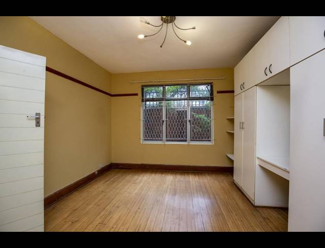 1 BEDROOM APARTMENT FOR SALE IN ESSENWOOD